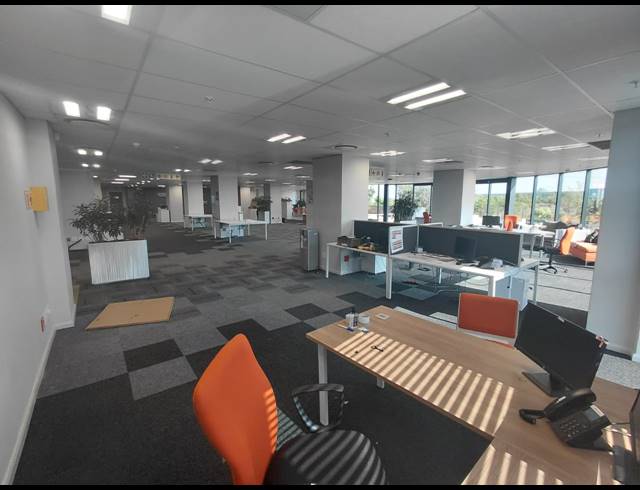 334M² OFFICE TO LET IN VORNA VALLEY